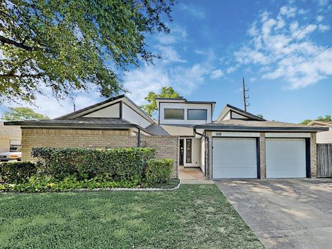 Photo of 1118 Red Rock Canyon Drive, Katy, TX 77450 (MLS # 16805686)