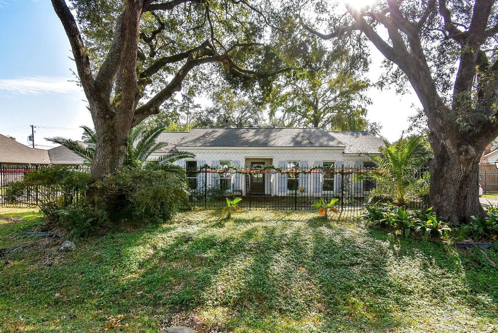 Photo of 9235 Pecos Street, Houston, TX 77055 (MLS # 95580264)