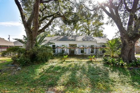 Photo of 9235 Pecos Street, Houston, TX 77055 (MLS # 95580264)