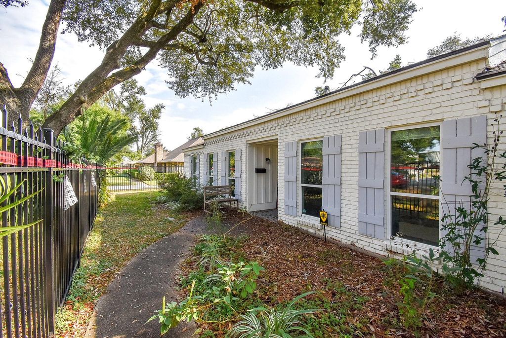 Photo of 9235 Pecos Street, Houston, TX 77055 (MLS # 95580264)