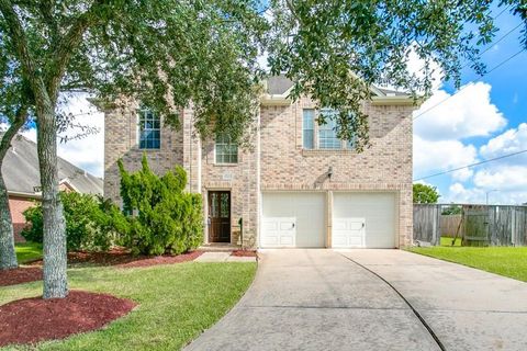 Photo of 1702 River Trail, Sugar Land, TX 77479 (MLS # 2575315)