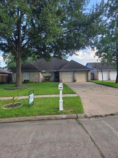 Homes For Sale - 5510 NW Circlegate Drive<br/> Harris County, Spring, TX 77373