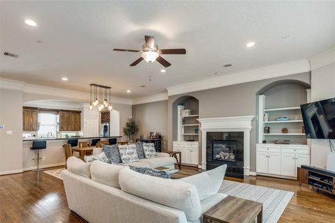 Photo of 944 W 22nd Street, Houston, TX 77008 (MLS # 89703460)