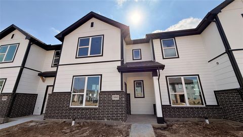 Townhouse For Sale - 11911 De Carvalho Lane<br/> Tomball, TX 77375