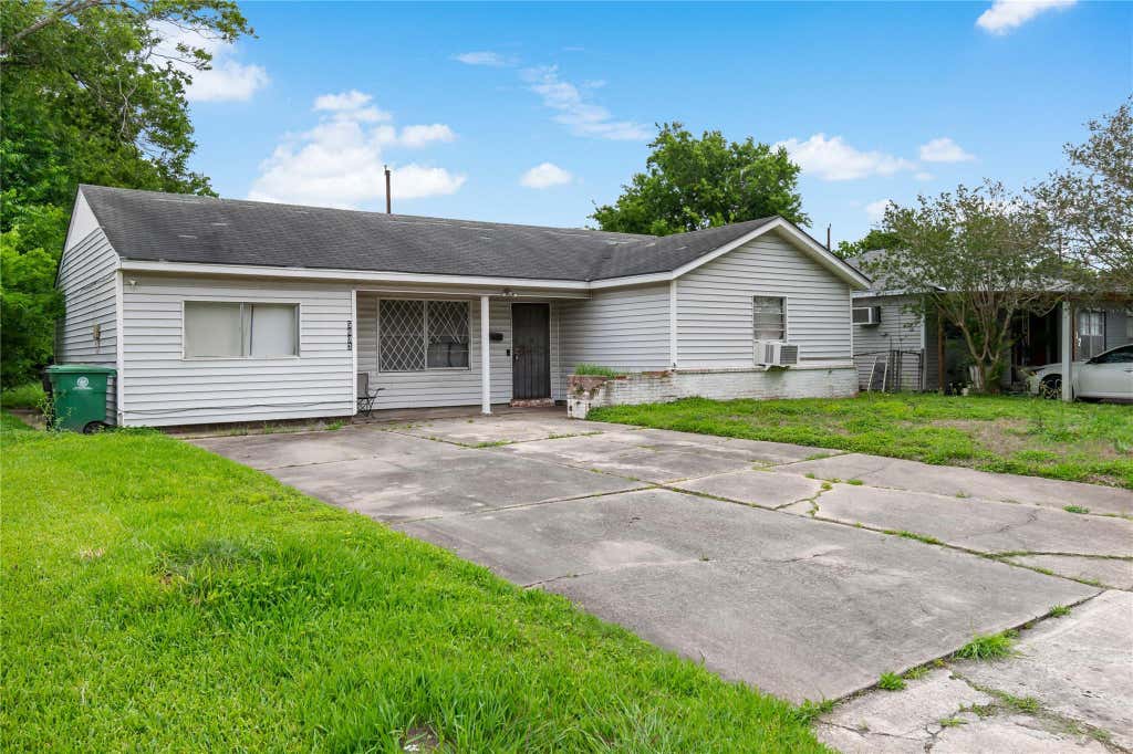 Photo of 5603 Lakefield Drive, Houston, TX 77033 (MLS # 61105585)