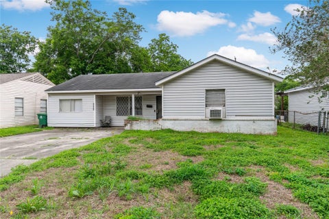 Photo of 5603 Lakefield Drive, Houston, TX 77033 (MLS # 61105585)