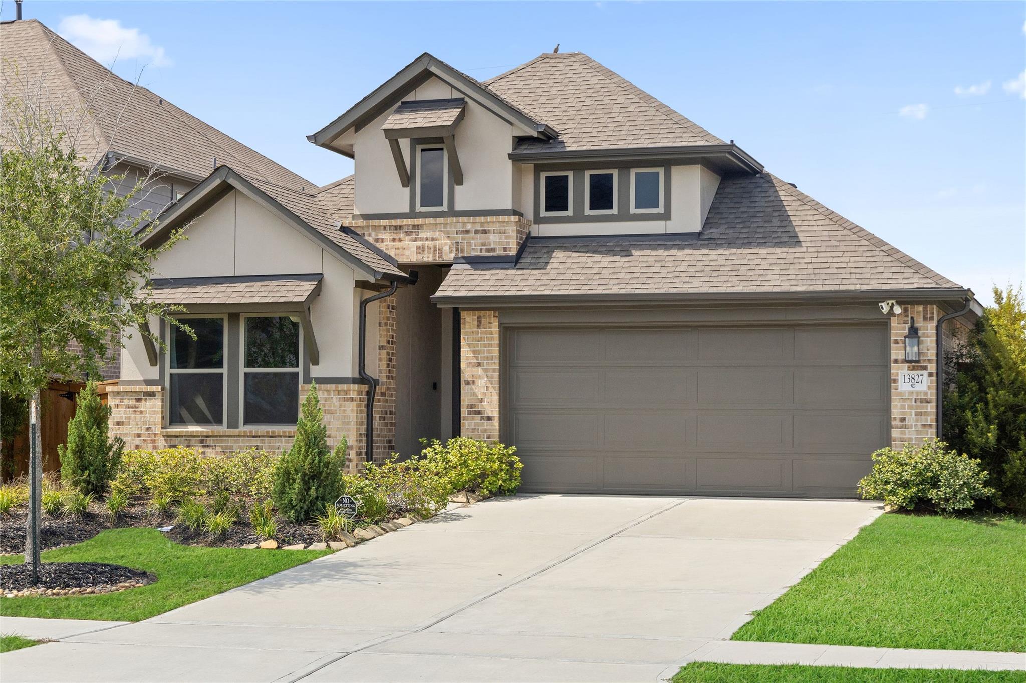 13827 Via Toluca Trail