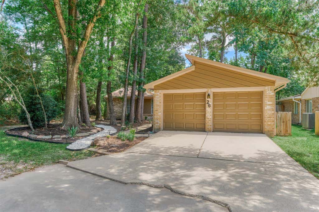 Photo of 26 W Broken Oak Court, The Woodlands, TX 77381 (MLS # 60289150)