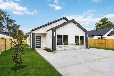 Tiny photo for 7807 Sandra Street #A/B, Houston, TX 77016 (MLS # 64118127)