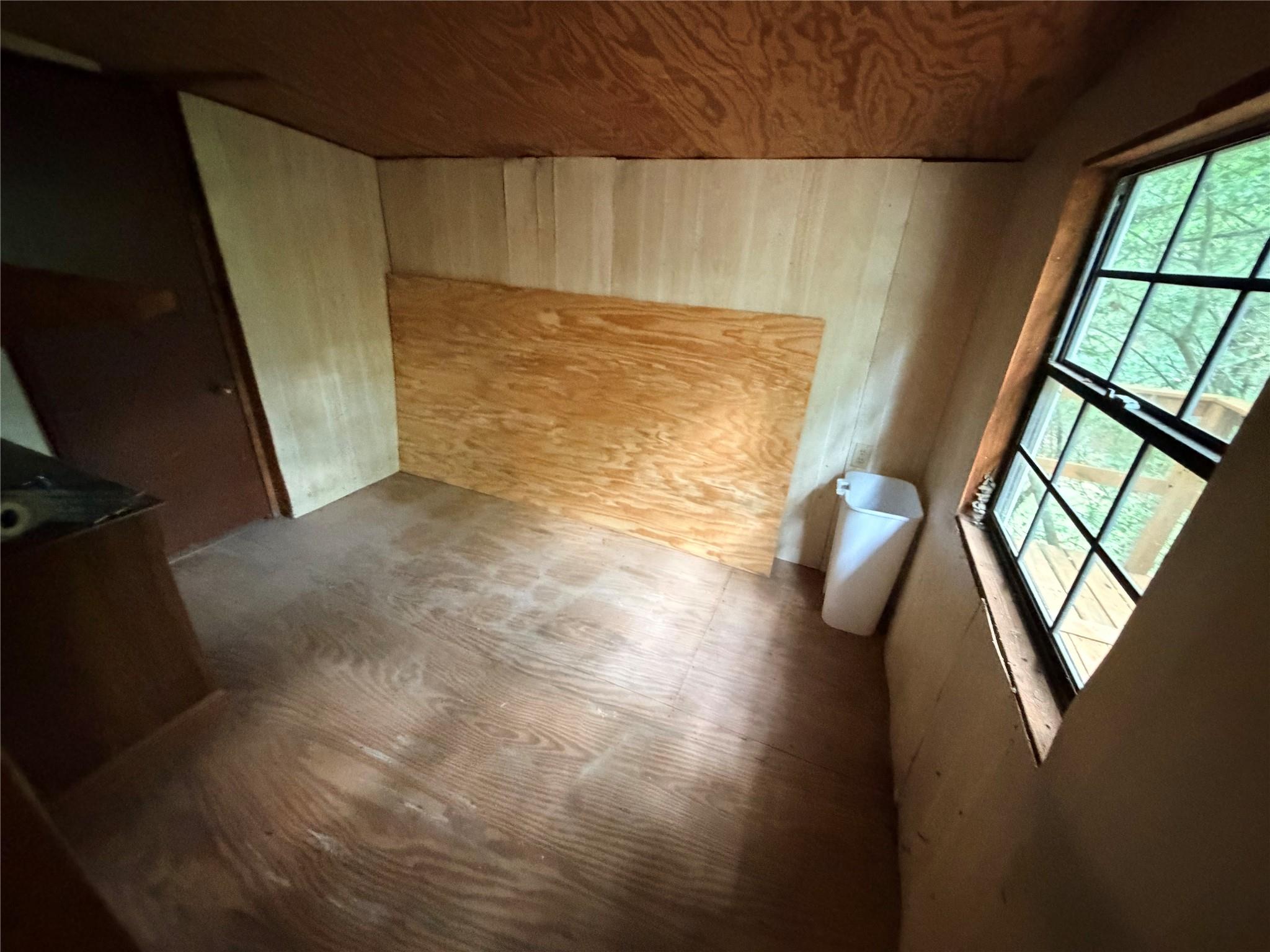 16 Hickory Hollow