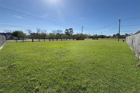 Vacant Land For Sale - 702 Shady River Road<br/> Harris County, La Porte, TX 77571