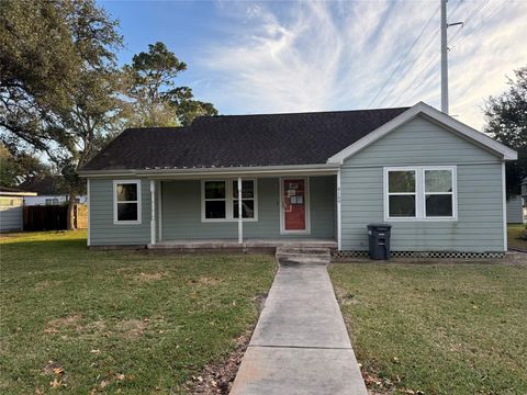 Photo of 8109 Magnolia Lane, Hitchcock, TX 77563 (MLS # 18734587)