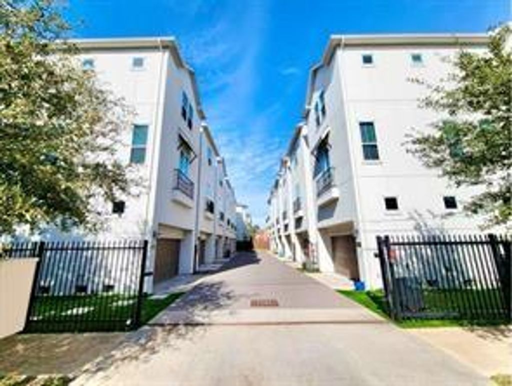 Photo of 1315 W 24th Street #B, Houston, TX 77008 (MLS # 72748947)