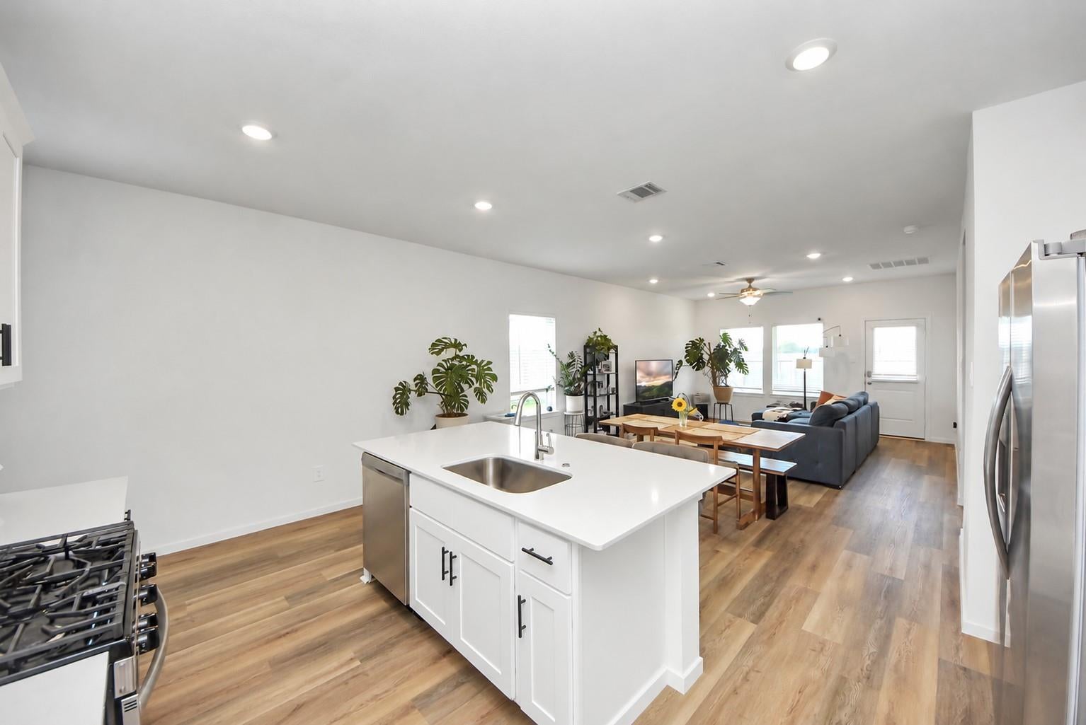 9122 Sunset Marina Way