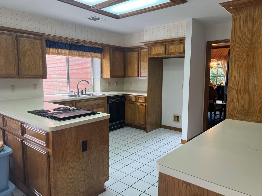 Photo of 3203 Woodland View Drive, Houston, TX 77345 (MLS # 96033163)