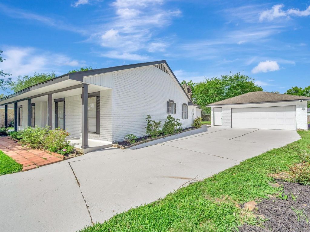 Photo of 1003 Richvale Lane, Houston, TX 77062 (MLS # 54872388)