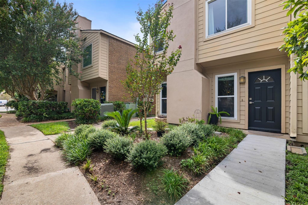 Photo of 1500 Sandy Springs Road #22, Houston, TX 77042 (MLS # 10602554)