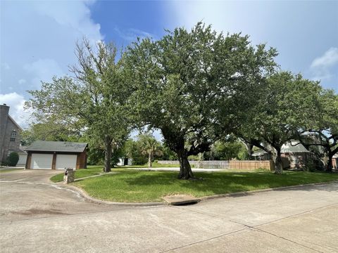 Photo of 717 Quintana Roo Place, Seabrook, TX 77586 (MLS # 86966079)