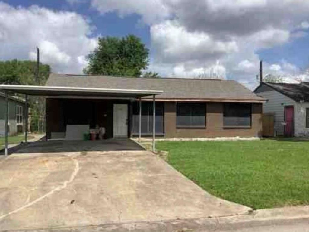 Photo of 4721 Paradise Lane, Houston, TX 77048 (MLS # 45050169)