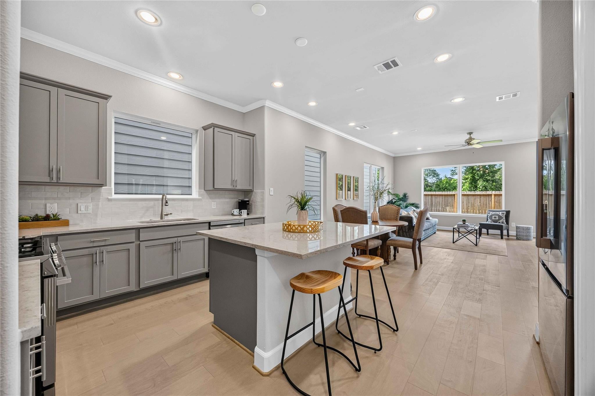 5525 Katy Freeway
