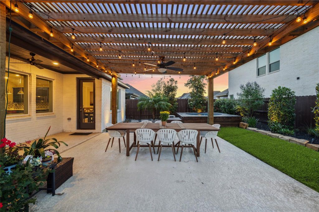 Photo of 11919 Claro Forest Lane, Humble, TX 77346 (MLS # 17041722)