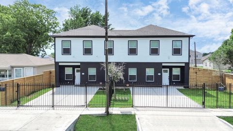 Photo of 8406 Parnell Street #A/B, Houston, TX 77051 (MLS # 36680719)