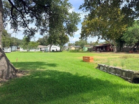 Photo of 510 Hinken, Clute, TX 77531 (MLS # 79419138)