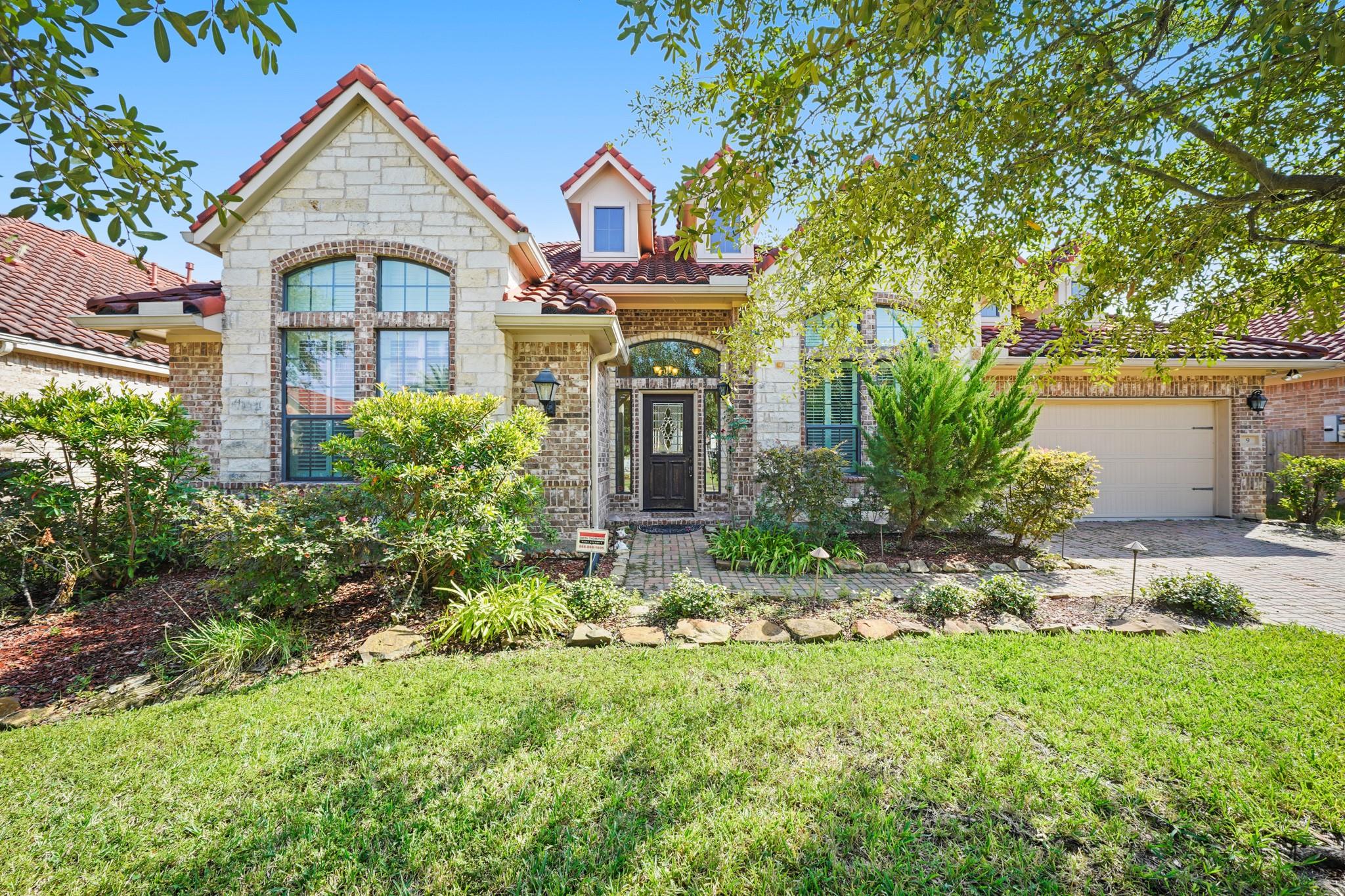 9 Oakmont Court
