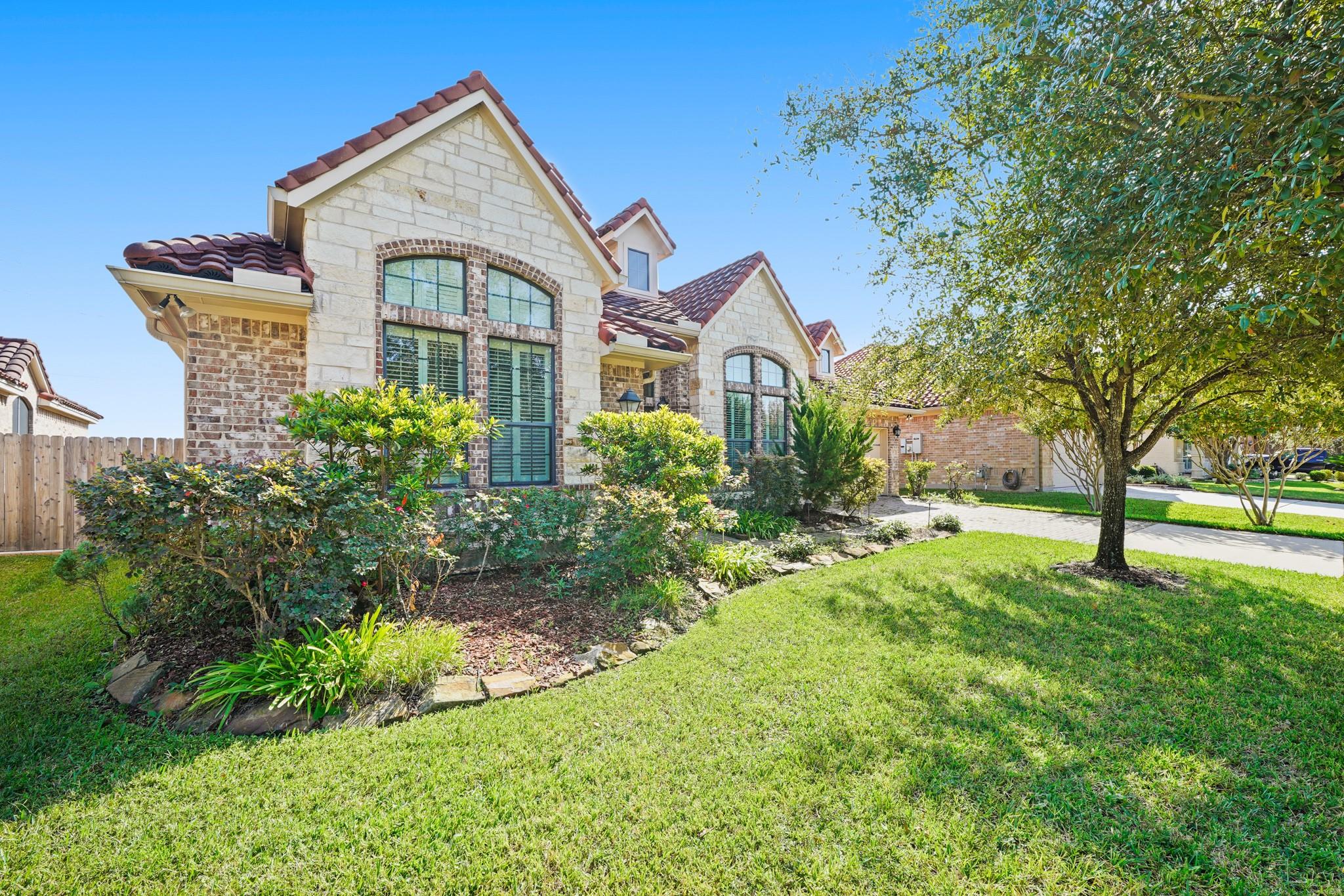 9 Oakmont Court