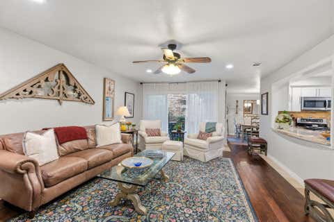 Photo of 640 S Ripple Creek Drive #640, Houston, TX 77057 (MLS # 26115276)