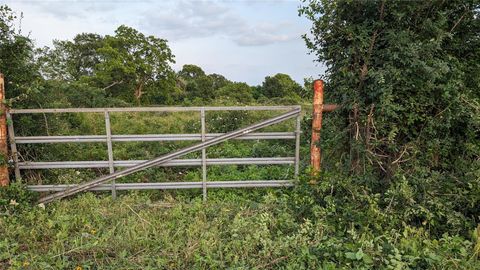 Photo of 0 Us-59 Highway, Hungerford, TX 77448 (MLS # 16489165)