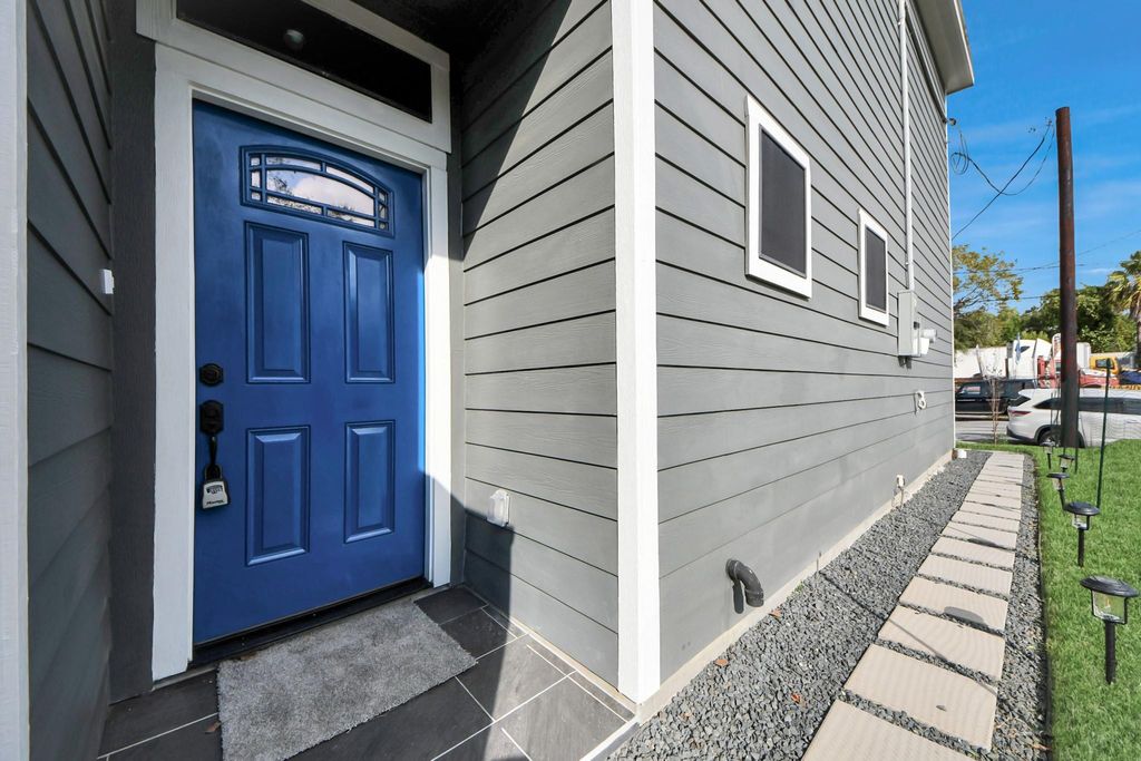 Photo of 6910 J W Peavy Drive, Houston, TX 77011 (MLS # 73657668)