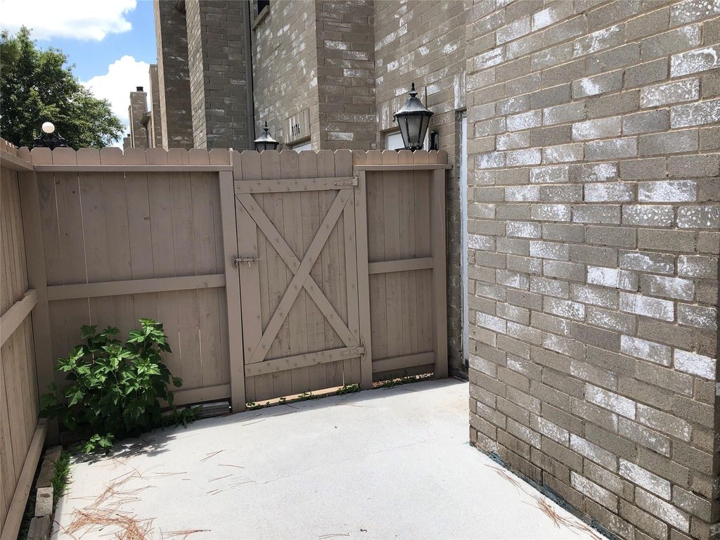 Photo of 3178 Holly Hall Street, Houston, TX 77054 (MLS # 23590039)