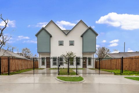 Photo of 7315 Iwo Jima Road #A, Houston, TX 77033 (MLS # 24908687)