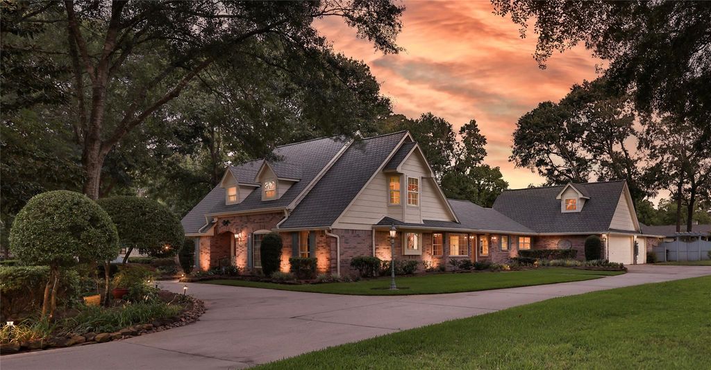 Photo of 1610 Palomino Lane, Kingwood, TX 77339 (MLS # 26362120)