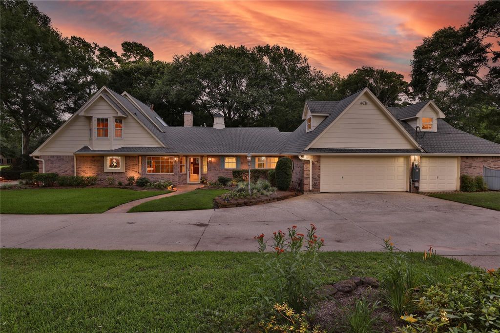 Photo of 1610 Palomino Lane, Kingwood, TX 77339 (MLS # 26362120)