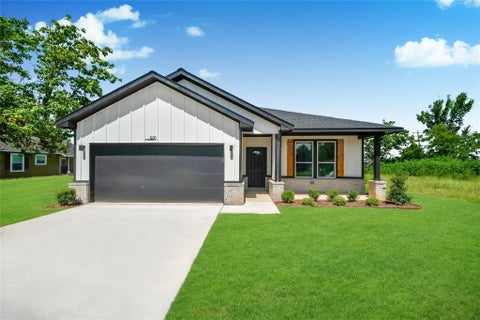 Photo of 925 1st Street, Hempstead, TX 77445 (MLS # 64952593)