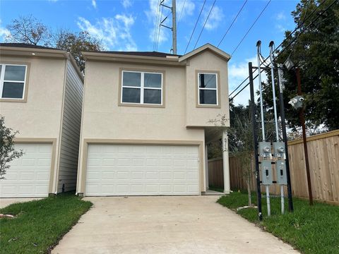 Photo of 5712 Harbrook Drive, Houston, TX 77087 (MLS # 93884990)