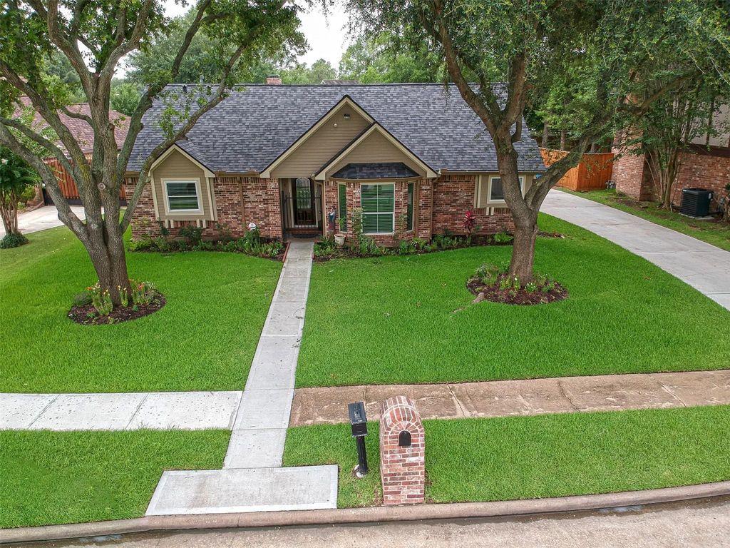 Photo of 6510 Tico Drive, Houston, TX 77083 (MLS # 21241892)