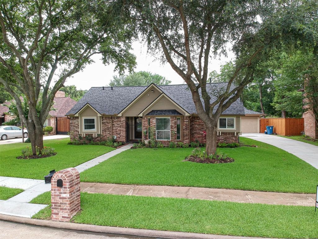 Photo of 6510 Tico Drive, Houston, TX 77083 (MLS # 21241892)