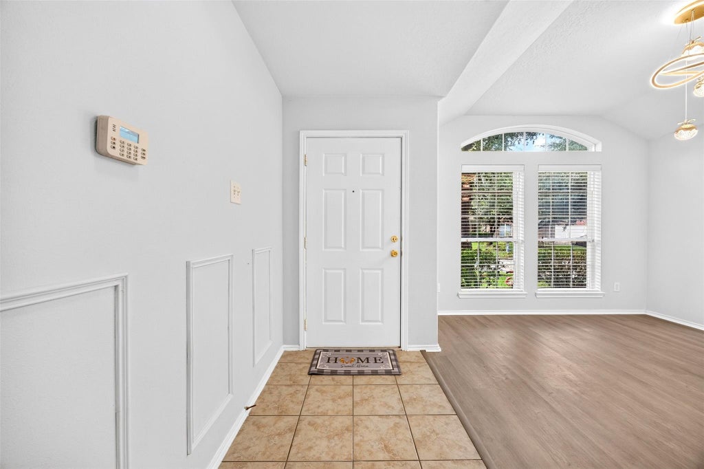 Photo of 7219 Avocet Lane, Houston, TX 77040 (MLS # 10958667)