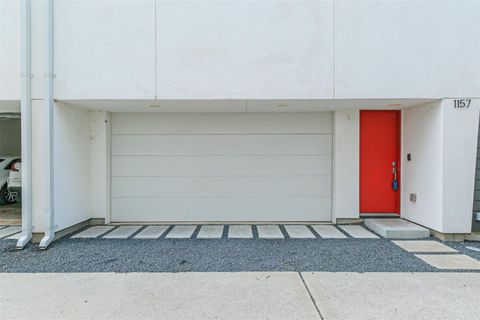 Photo of 1157 W 18th Street, Houston, TX 77008 (MLS # 13941853)