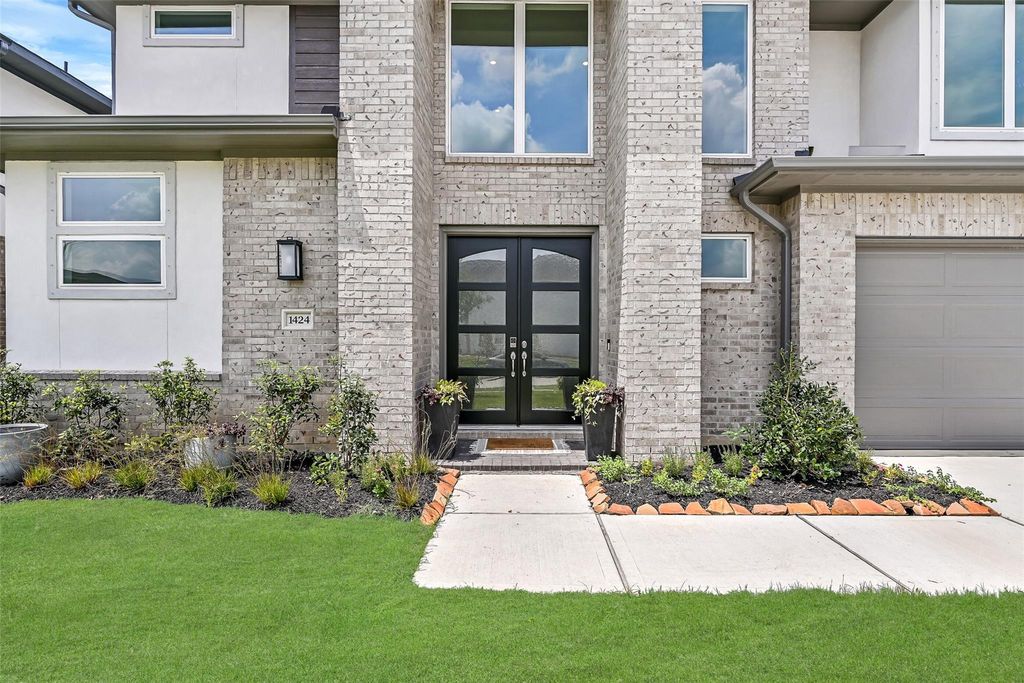 Photo of 1424 River Point Drive, Friendswood, TX 77546 (MLS # 14707568)
