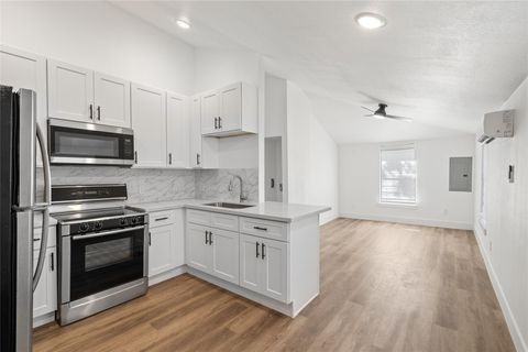 Photo of 911 Knight Street #D, Houston, TX 77022 (MLS # 8070612)