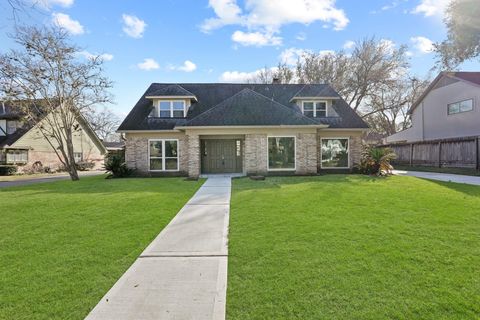 Photo of 10811 Tupper Lake Drive, Houston, TX 77042 (MLS # 47330000)