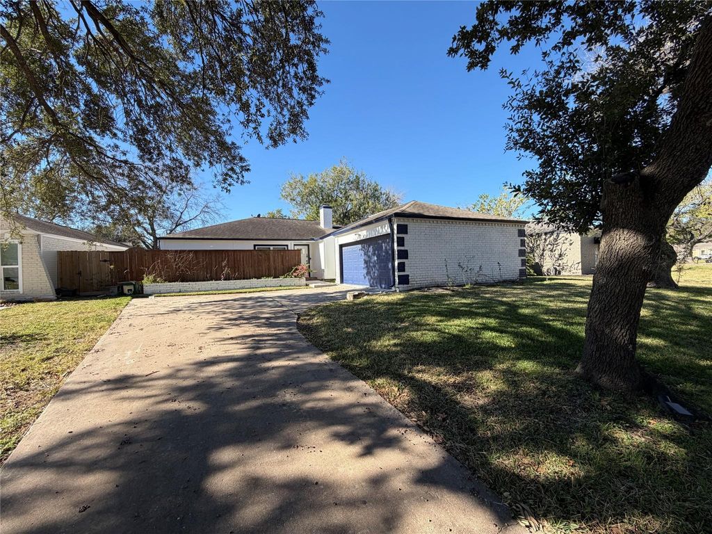 Photo of 2218 Round Lake Dr Drive, Houston, TX 77077 (MLS # 49713831)
