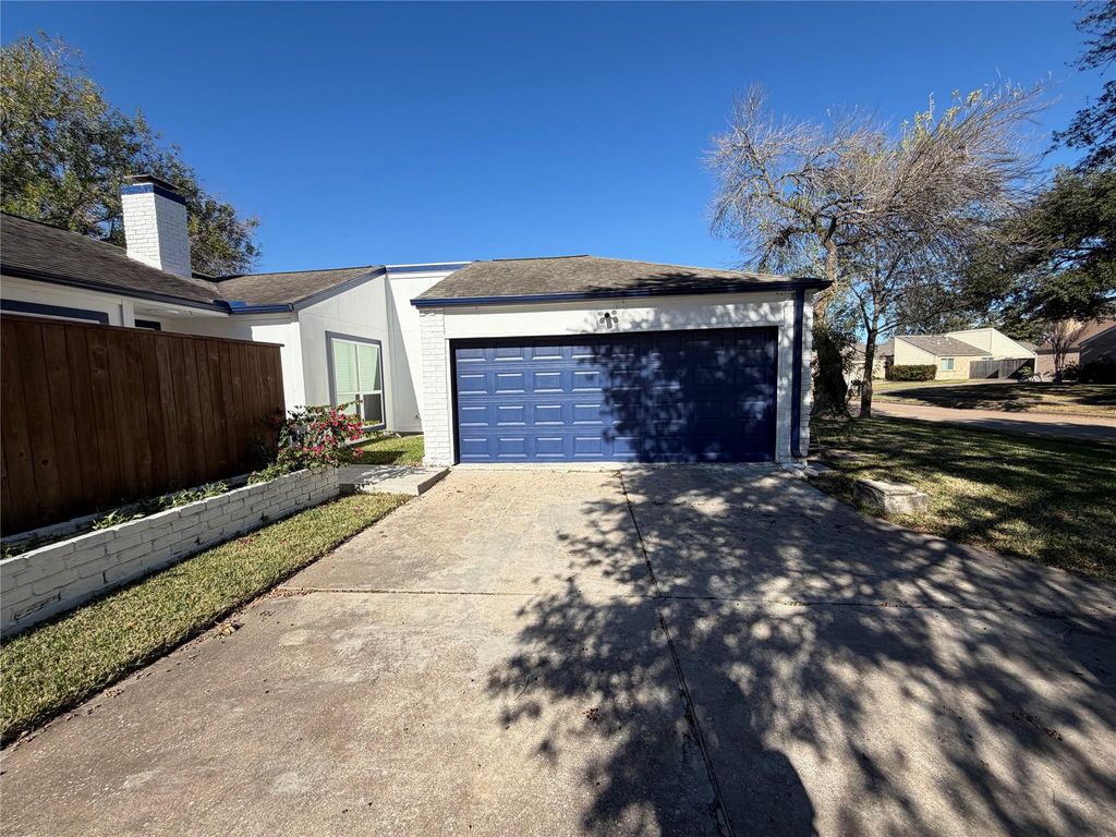 Photo of 2218 Round Lake Dr Drive, Houston, TX 77077 (MLS # 49713831)