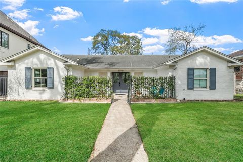 Photo of 3310 Durness Way, Houston, TX 77025 (MLS # 10675287)