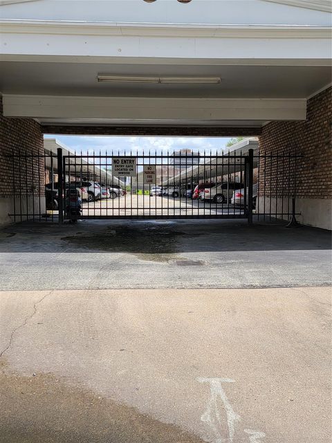 Tiny photo for 2101 Fountain View Drive #27, Houston, TX 77057 (MLS # 52857138)