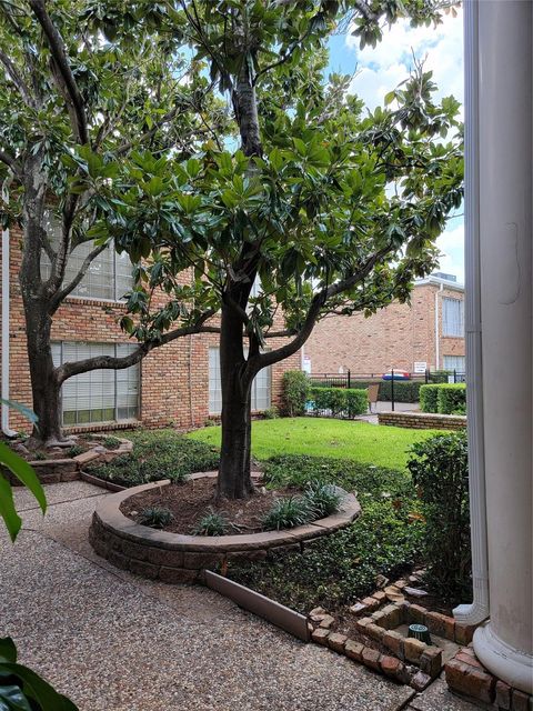 Tiny photo for 2101 Fountain View Drive #27, Houston, TX 77057 (MLS # 52857138)